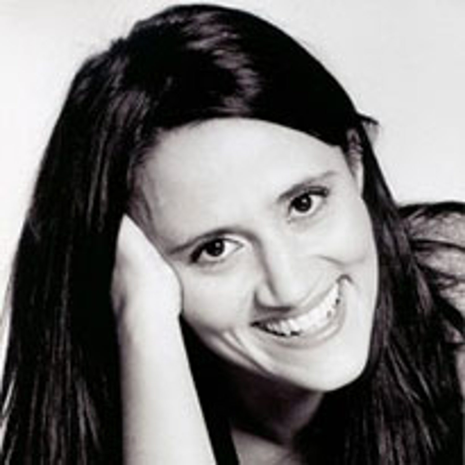 Nina Conti 205 x 205